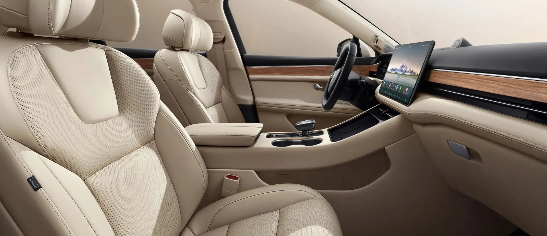 Puedes usar tu móvil, cargarlo y CarPlay al mismo tiempo.